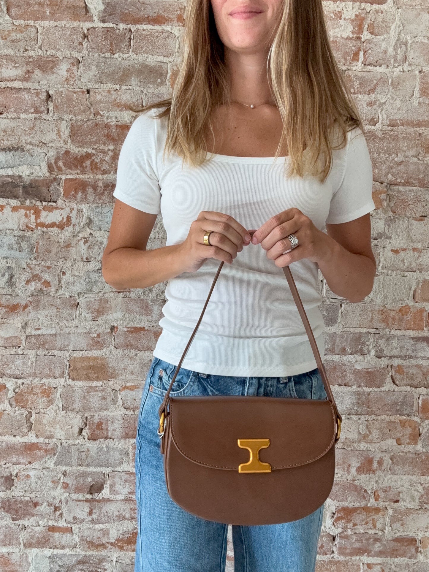 Lucie Shoulder Bag : Brown
