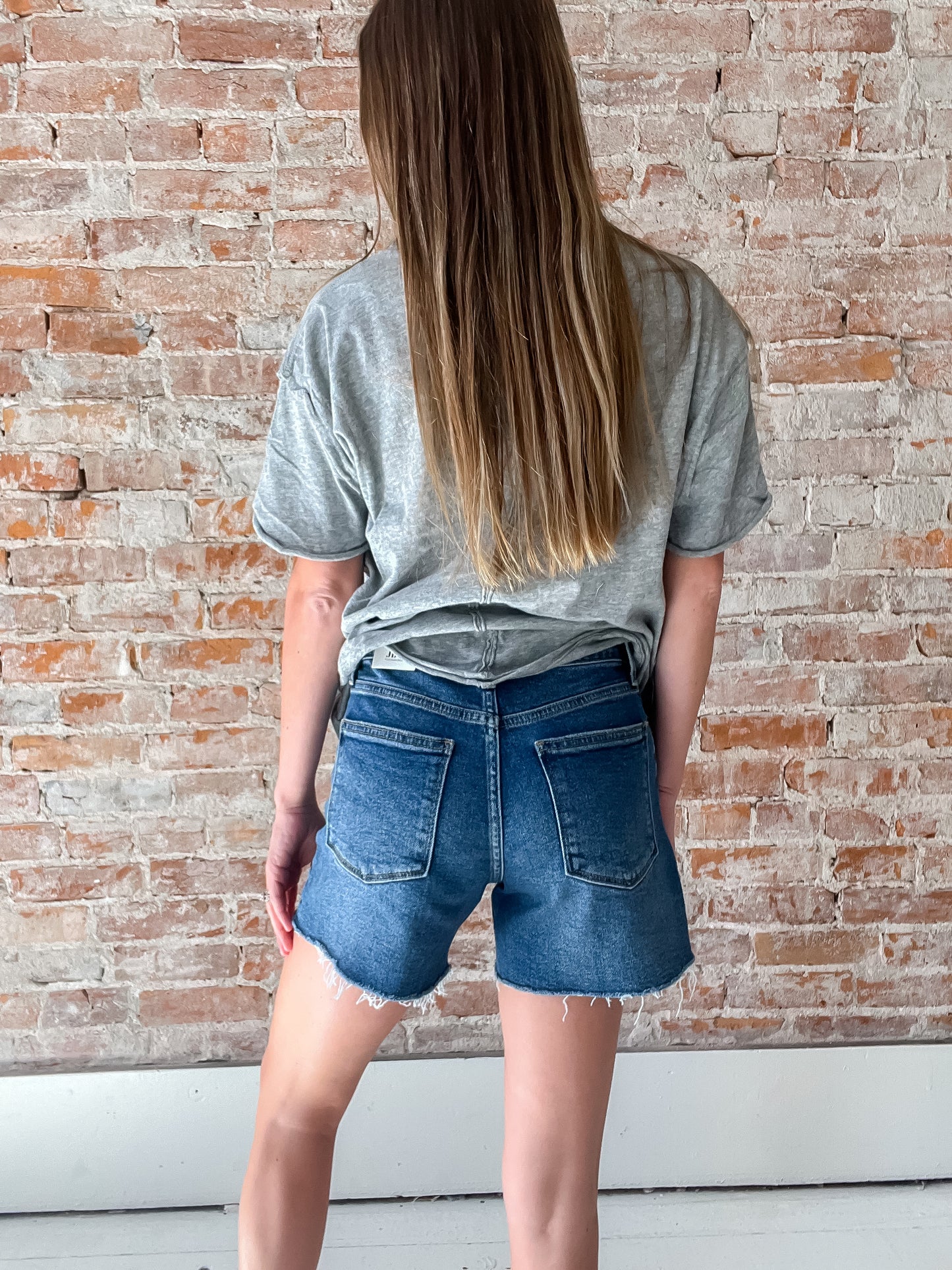 Jane Shorts : Dark Wash