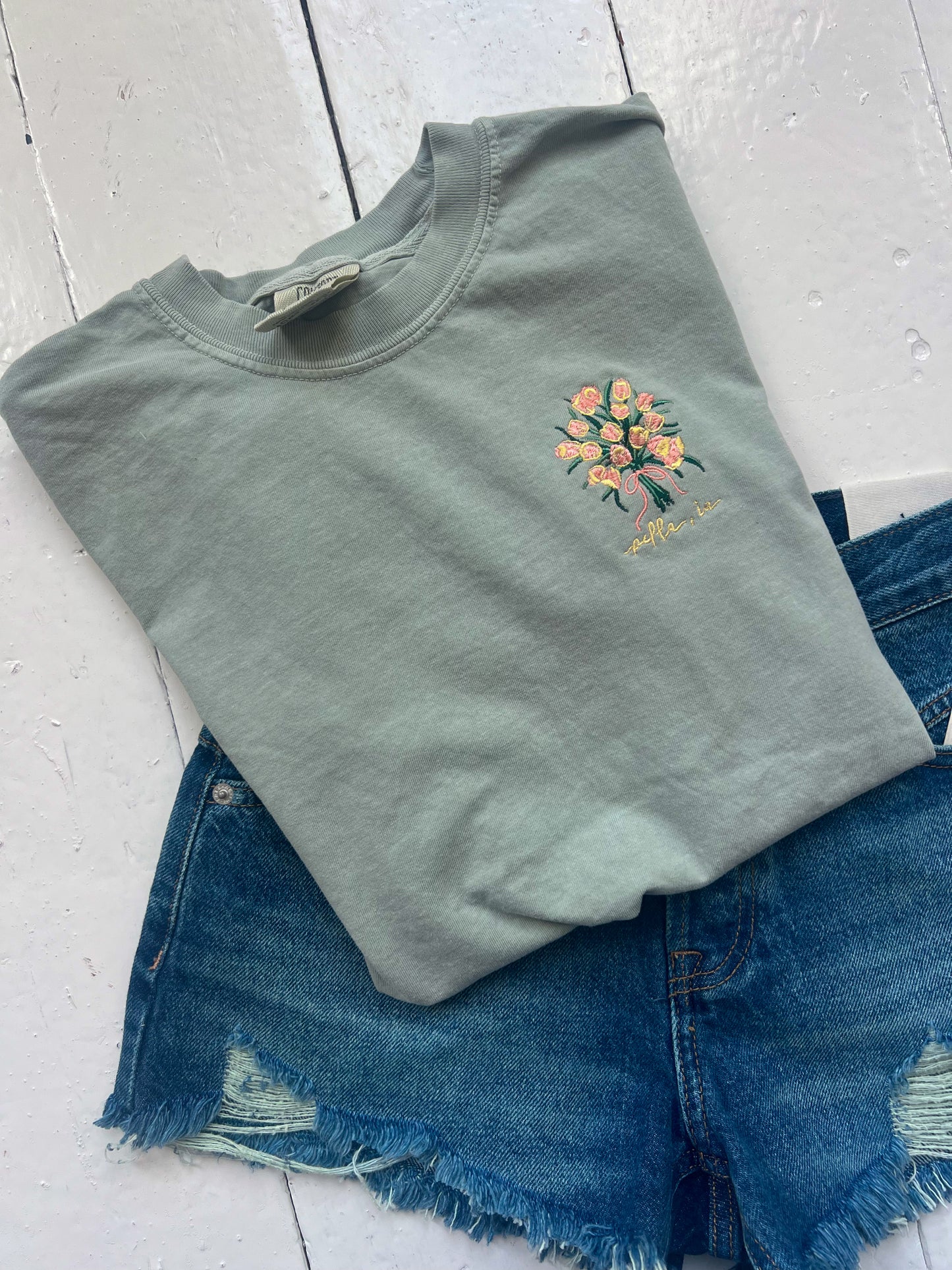 Tulip Bouquet Tee : Sage