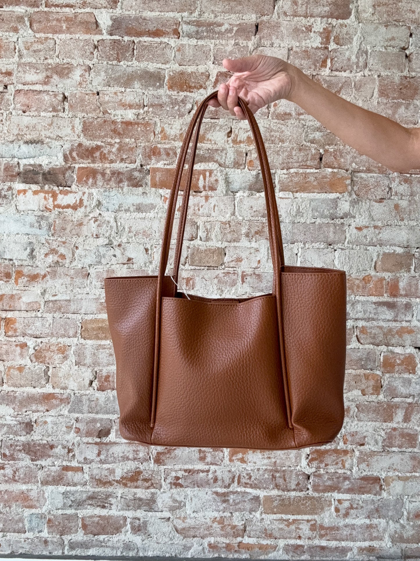 Baltimore Shoulder Bag : Brown