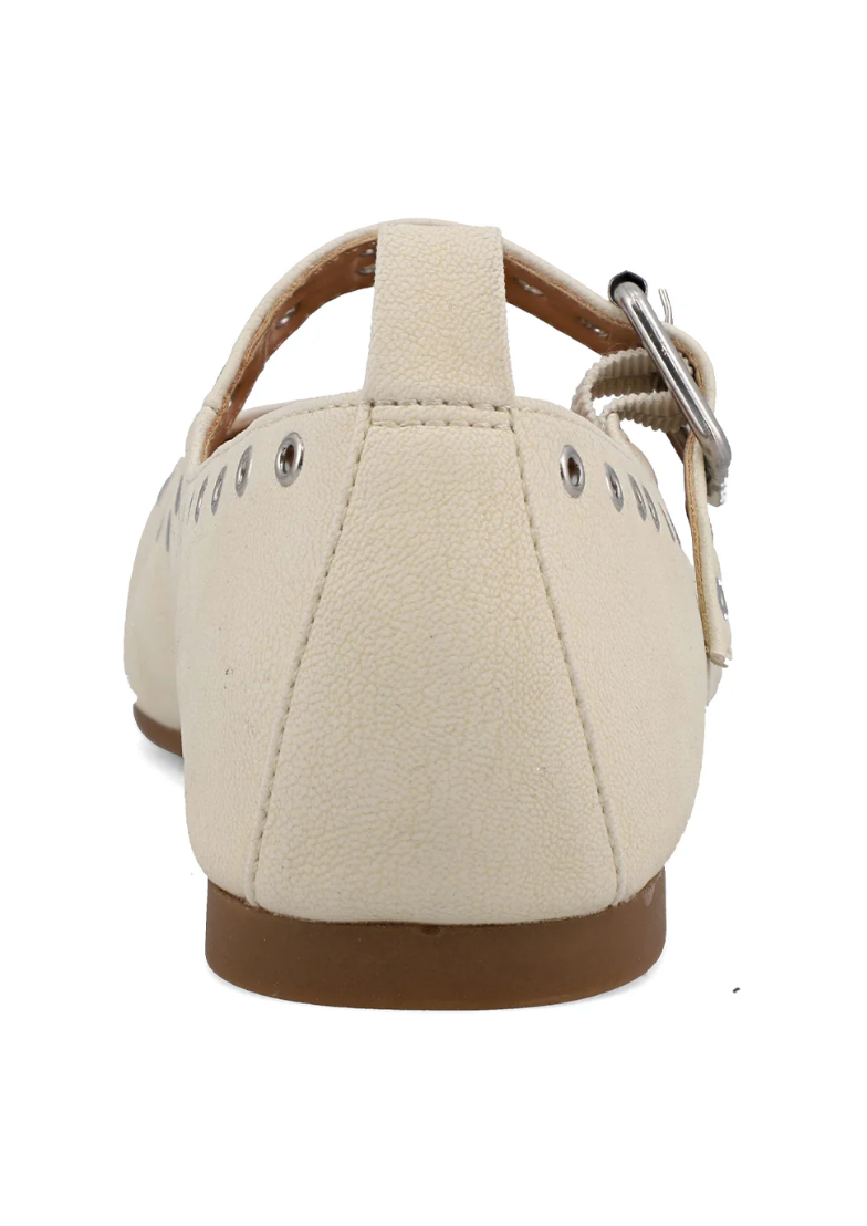 MIA: Ulani Flat in Bone