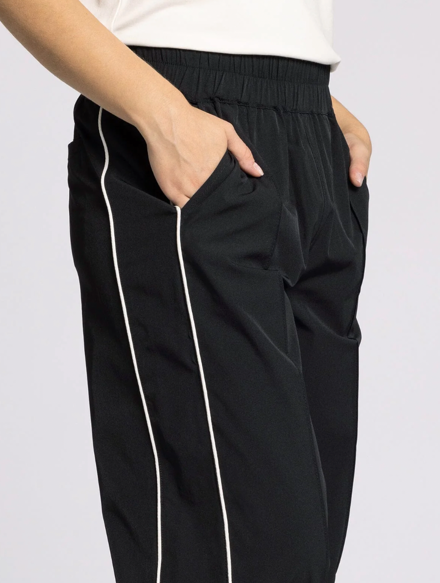 Thread & Supply : Larissa Pants in Black