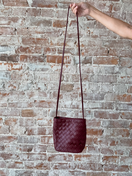 Cape May Crossbody : Burgundy