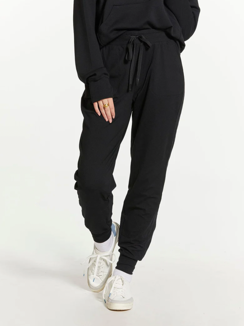 Junie Travel Jogger : Black