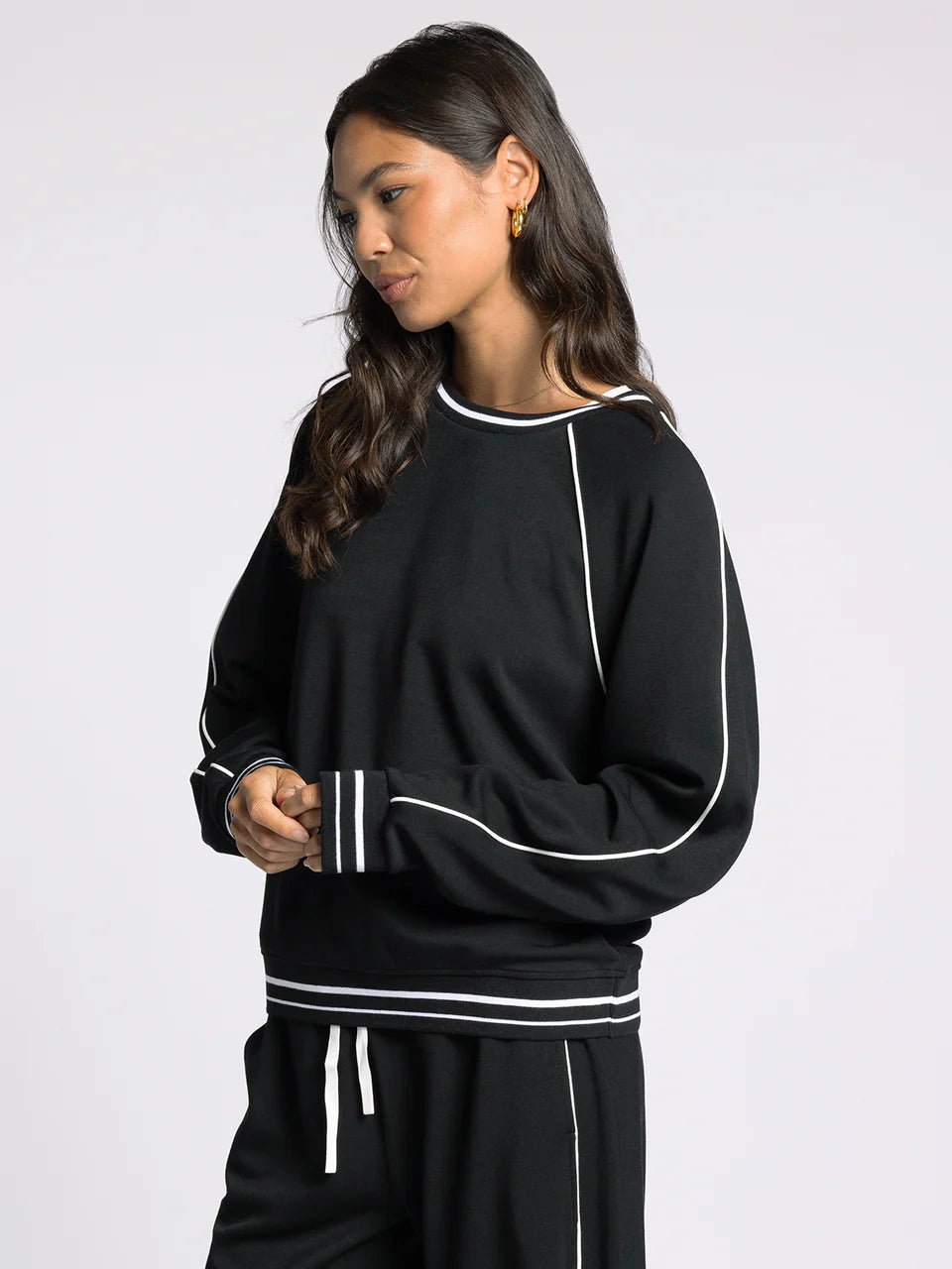 black crewneck athletic top