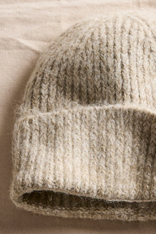 Free People: Frostline Beanie in Ivory