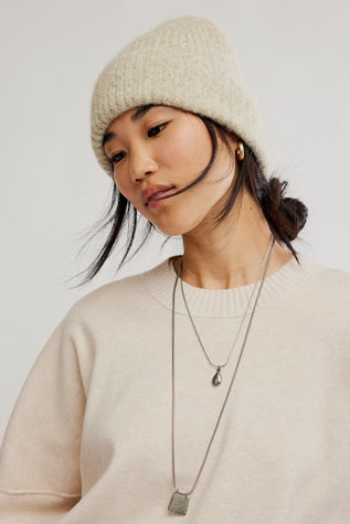 Free People: Frostline Beanie in Ivory