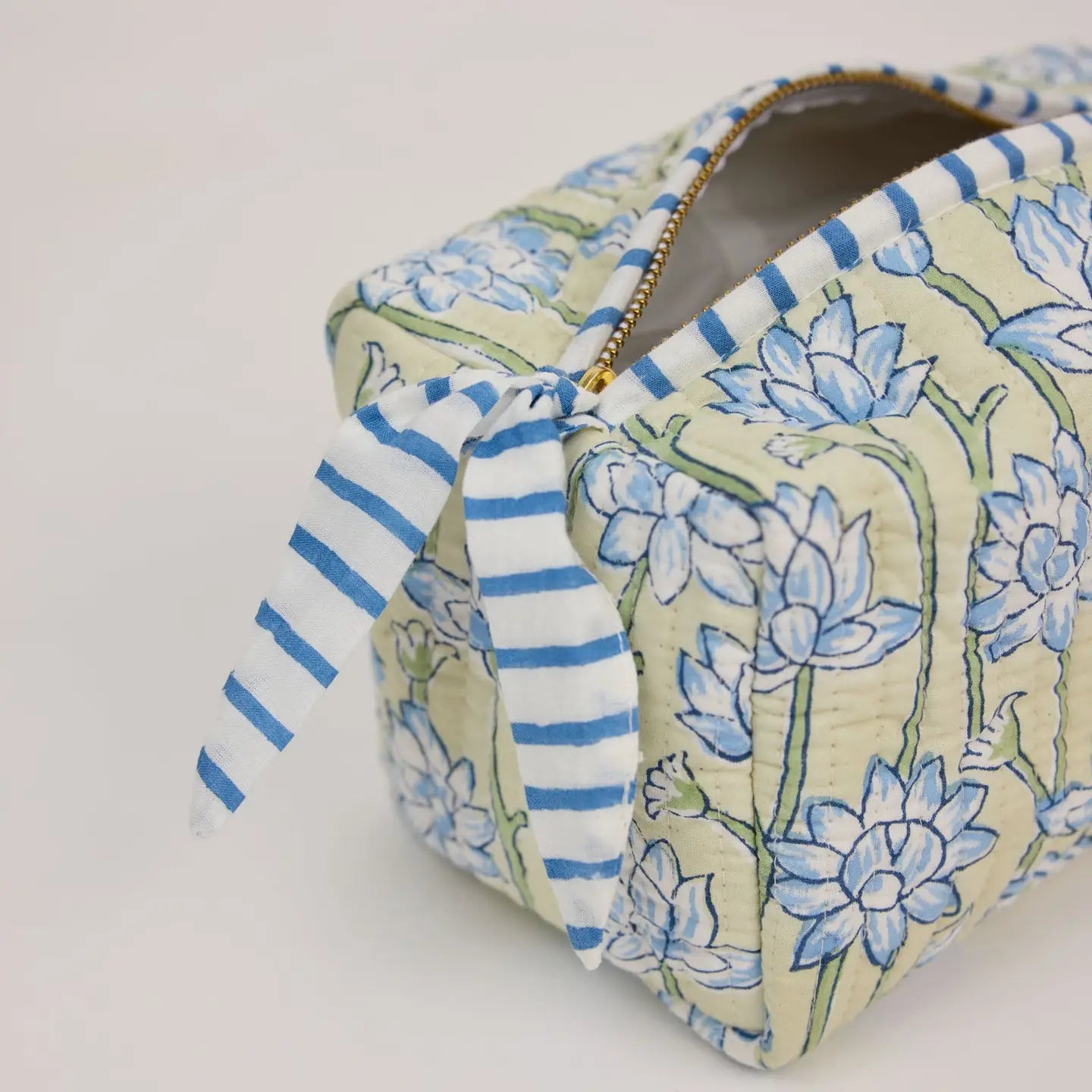 Trellis Indigo Toiletry Bag : Medium